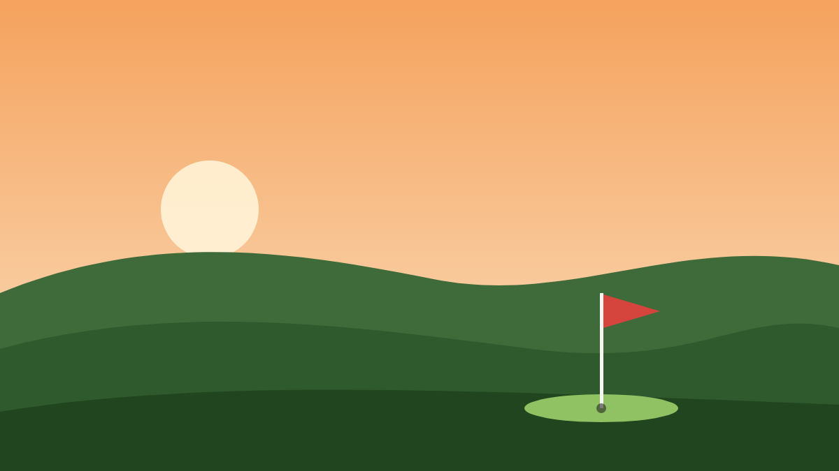 Golfbanen i kveldssol med flagget på greenen.